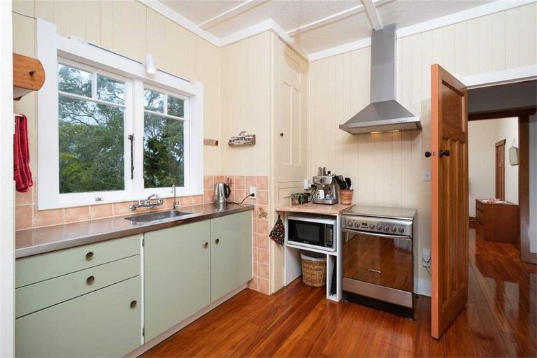 Photo of property in 141 Tawa Road, Kumeu, 0891