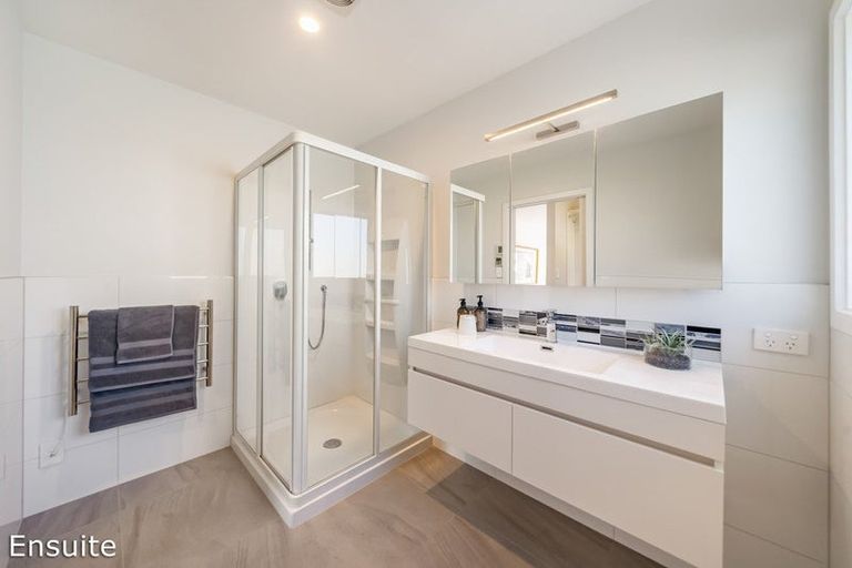 Photo of property in 9a Marlborough Street, Silverstream, Upper Hutt, 5019