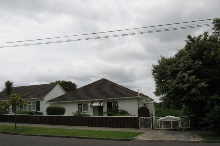 Photo of property in 75 Walmer Road, Point Chevalier, Auckland, 1022