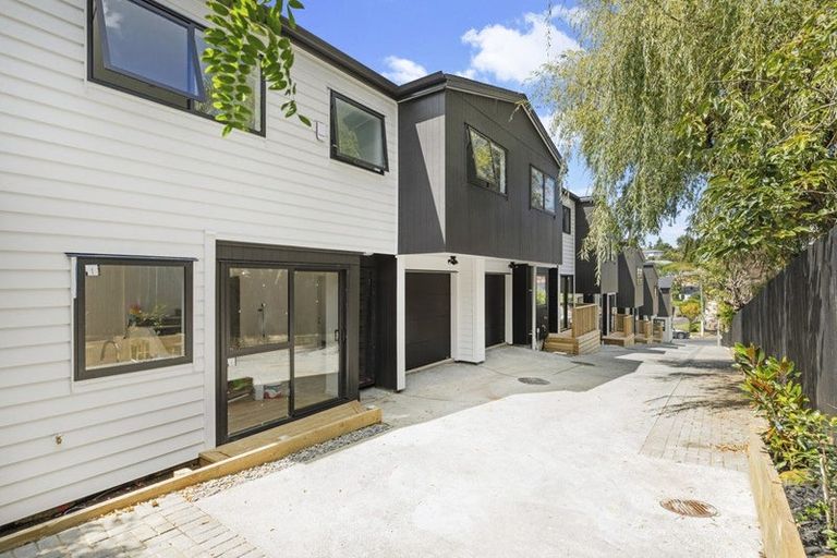 Photo of property in 26d Sheridan Drive, New Lynn, Auckland, 0600