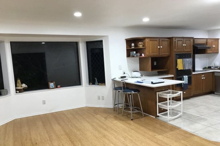 Photo of property in 7 Kallaroo Place, Botany Downs, Auckland, 2010