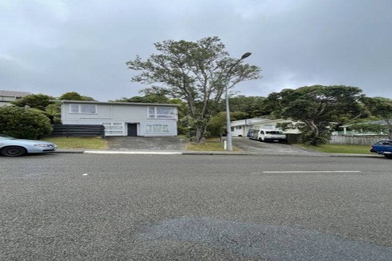 Photo of property in 87 Stewart Drive, Newlands, Wellington, 6037