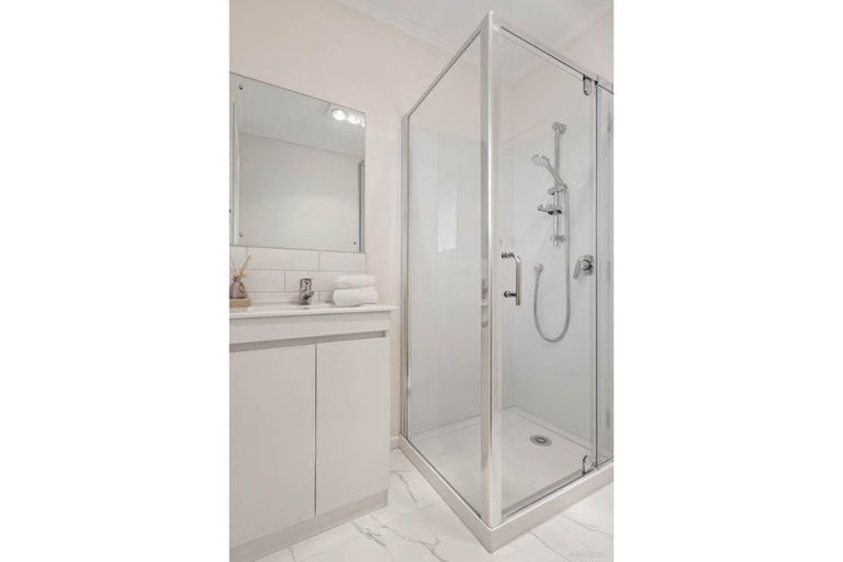 Photo of property in 4 Ennis Avenue, Pakuranga Heights, Auckland, 2010