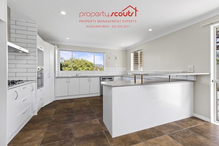 Photo of property in 4 Bluestone Rise, Rosedale, Auckland, 0632