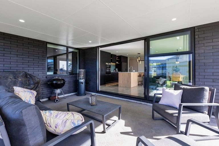 Photo of property in 10 Kararaina Close, Whalers Gate, New Plymouth, 4310