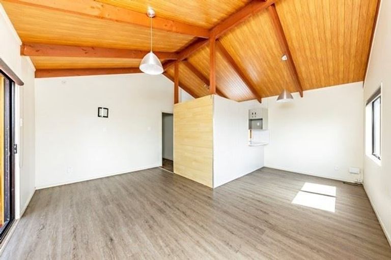 Photo of property in 2/40 Hollyford Drive, Clover Park, Auckland, 2105
