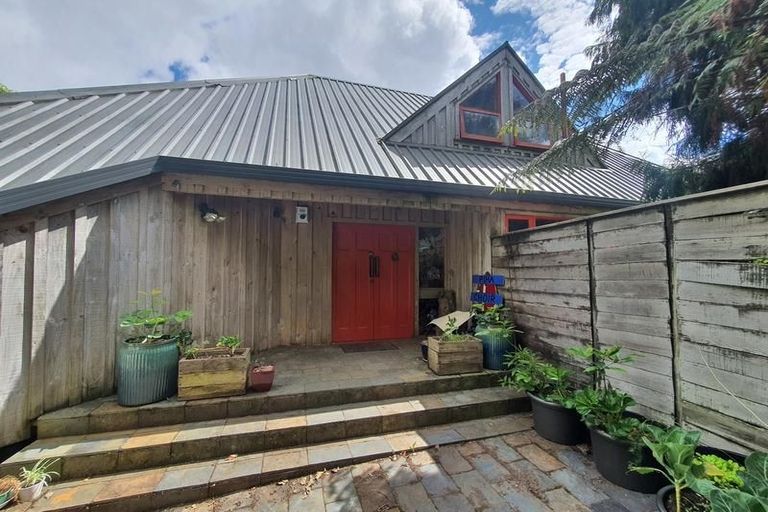 Photo of property in 543 Scenic Drive, Waiatarua, Auckland, 0612