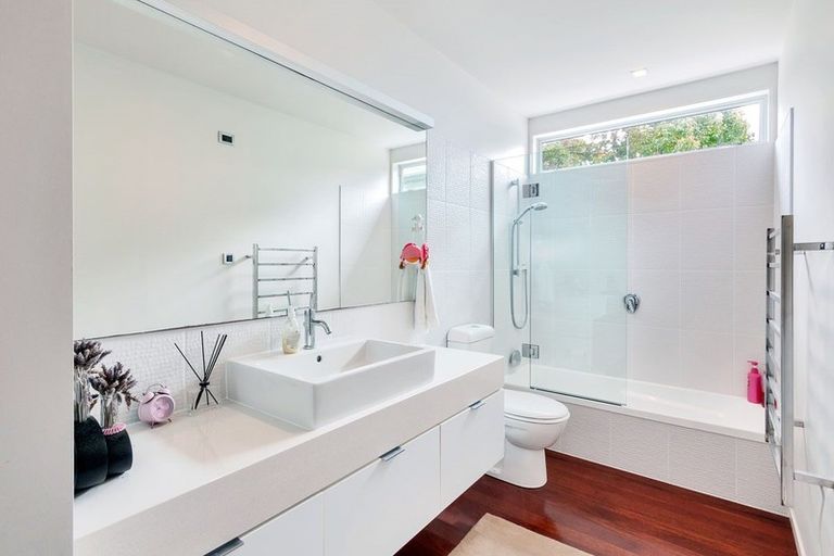 Photo of property in 1462 Whangaparaoa Road, Army Bay, Whangaparaoa, 0930