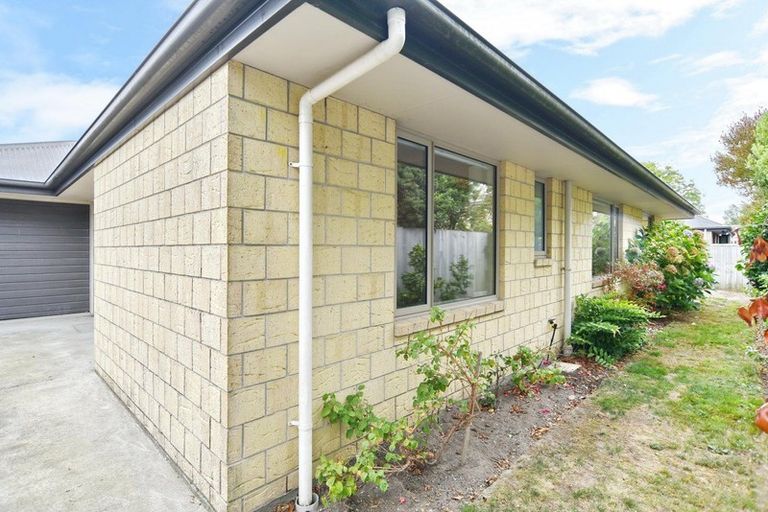 Photo of property in 9 Scarlet Lane, Redwood, Christchurch, 8051