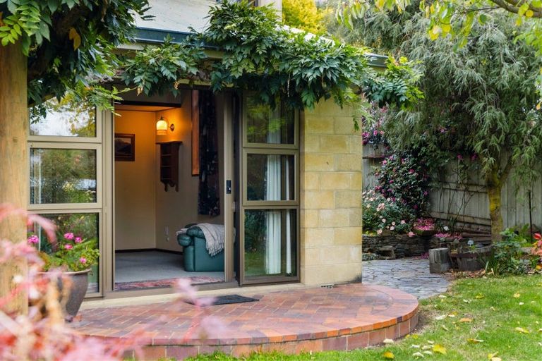 Photo of property in 12 Heuchan Lane, Wanaka, 9305