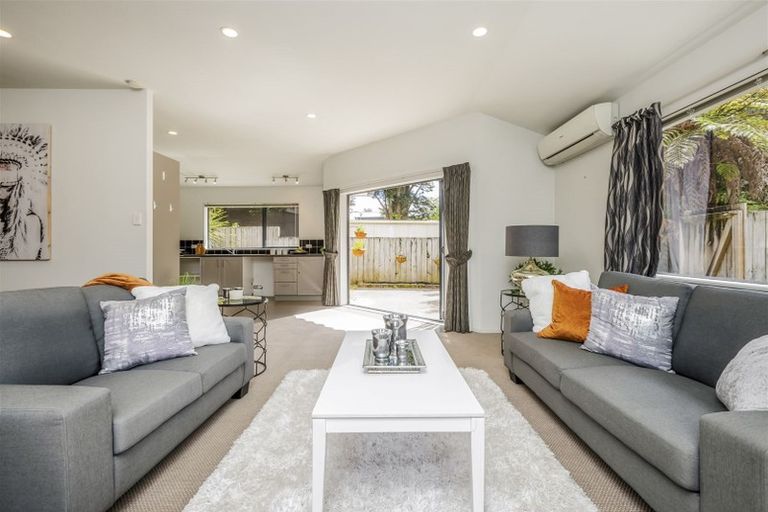 Photo of property in 15a Callis Avenue, Opaheke, Papakura, 2113