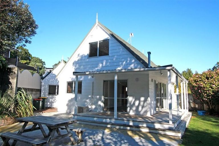 Photo of property in 5 Lombardy Place, Whalers Gate, New Plymouth, 4310