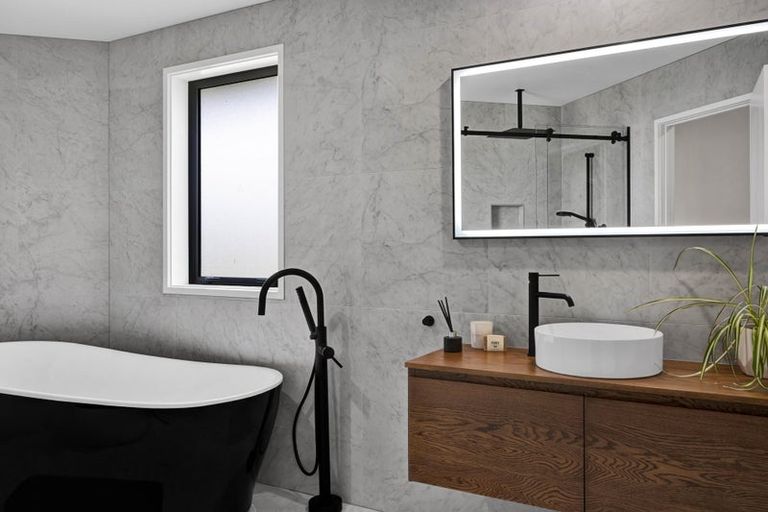 Photo of property in 1 Larlin Drive, Hawera, 4675