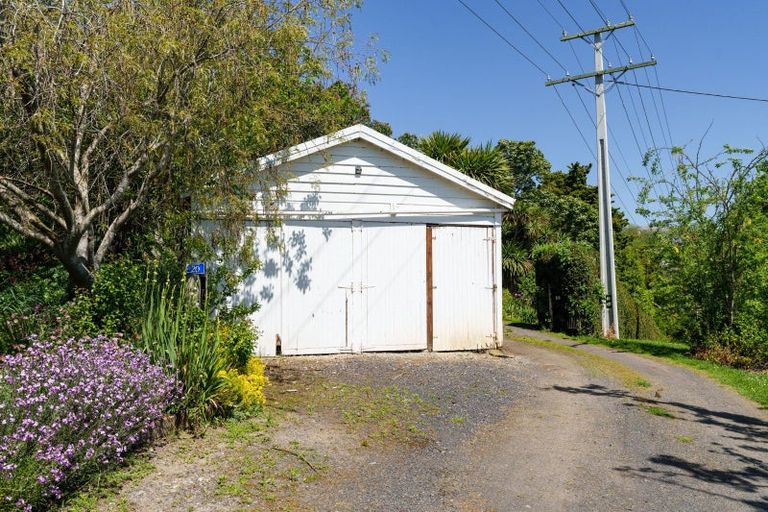 Photo of property in 20 Greenhithe Street, Waihola, Milton, 9073