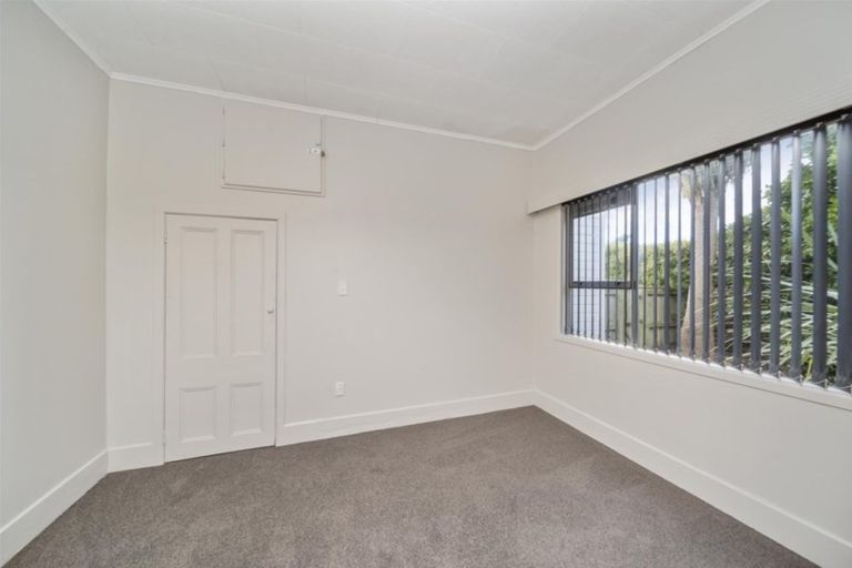Photo of property in 1 Collins Street, Hawera, 4610