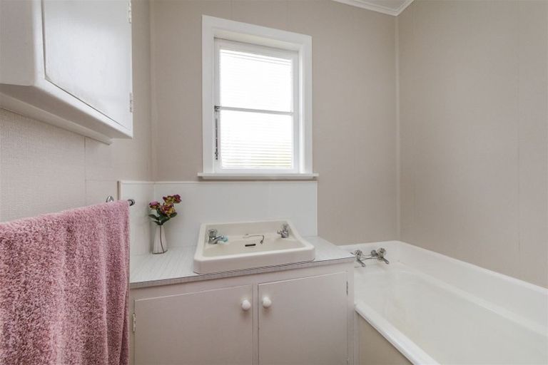 Photo of property in 37 Queen Street, Feilding, 4702