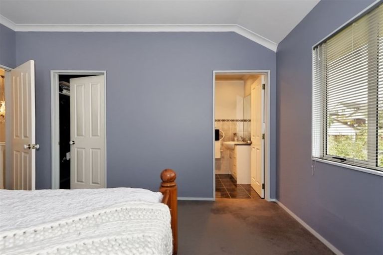 Photo of property in 83a Mt Lebanon Crescent, The Gardens, Auckland, 2105