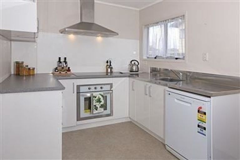 Photo of property in 2/317 Triangle Road, Massey, Auckland, 0614