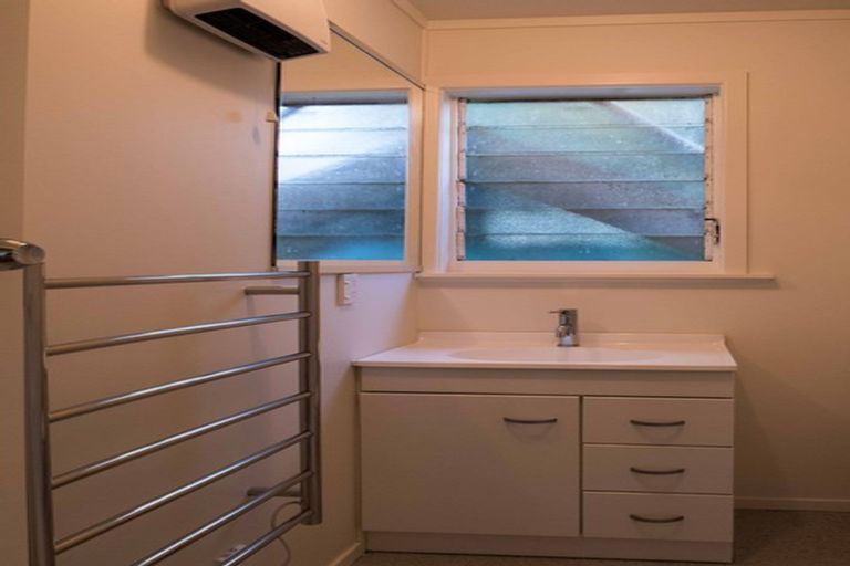 Photo of property in 30a Collier Avenue, Karori, Wellington, 6012