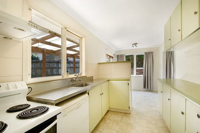 Photo of property in 6 Palmer Avenue, Glen Eden, Auckland, 0602