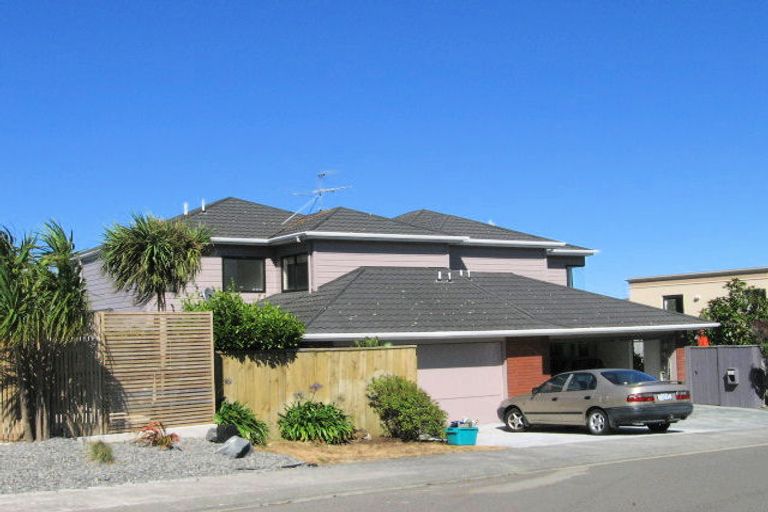 Photo of property in 7a Bay Lair Grove, Island Bay, Wellington, 6023
