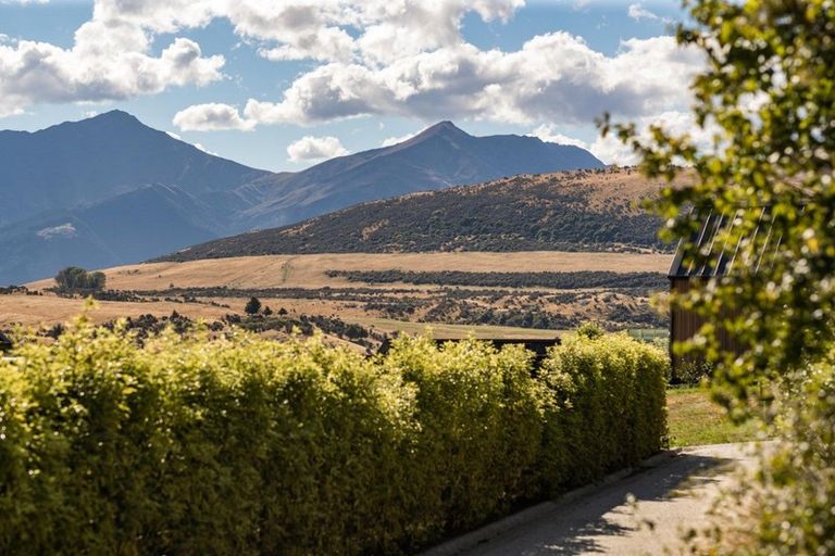 Photo of property in 14 Falconer Rise, Jacks Point, Queenstown, 9371