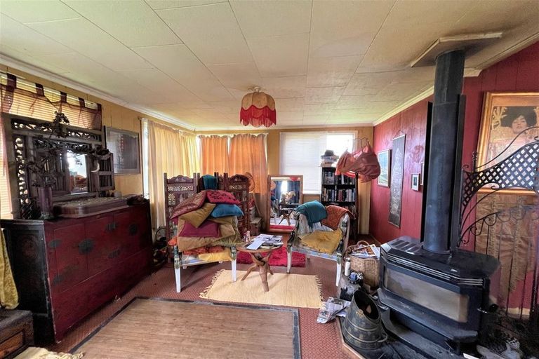 Photo of property in 1262 Kaka Point Road, Kaka Point, 9271