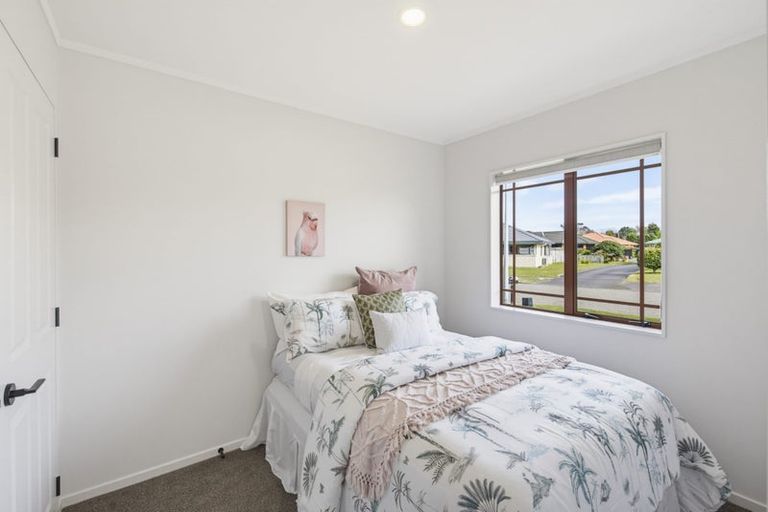 Photo of property in 4 Glen Loch Place, Paraparaumu, 5032