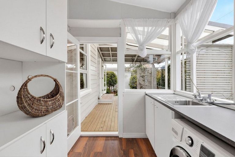 Photo of property in 30 Clare Street, Cambridge, 3434