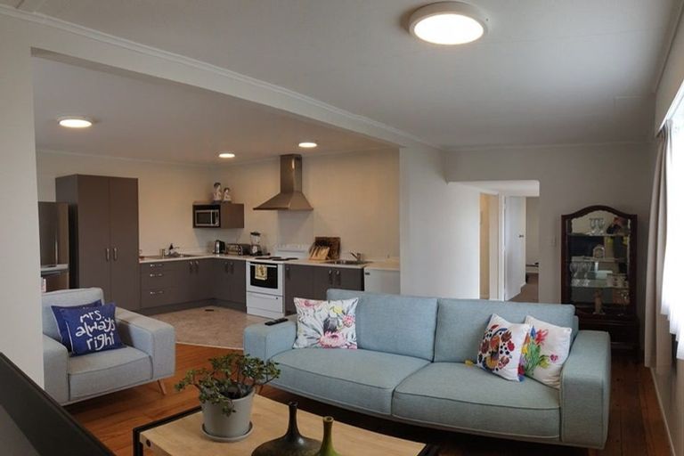 Photo of property in 5 West Coast Road, Glen Eden, Auckland, 0602