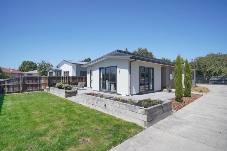 Photo of property in 20 Branksome Place, Parklands, Christchurch, 8083