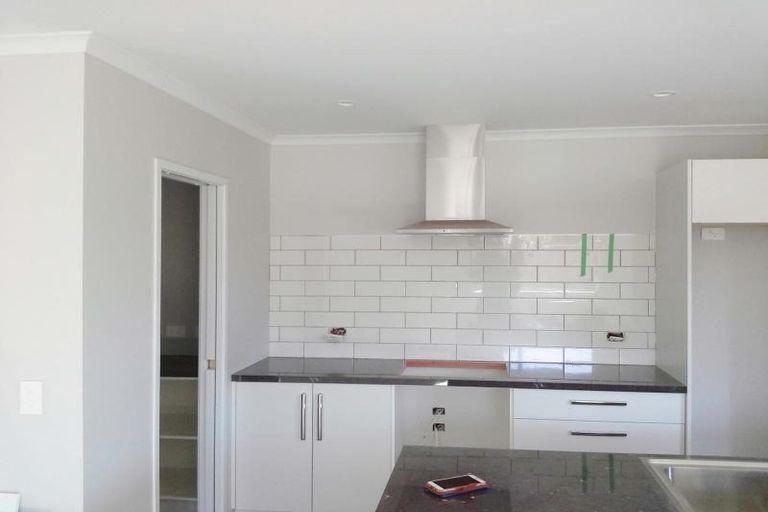 Photo of property in 124a Seaview Road, Piha, New Lynn, 0772