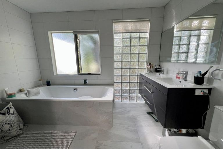 Photo of property in 2/22 Lansdowne Street, Bayswater, Auckland, 0622