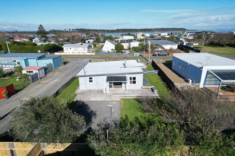 Photo of property in 27 Roore Street, Foxton Beach, Foxton, 4815