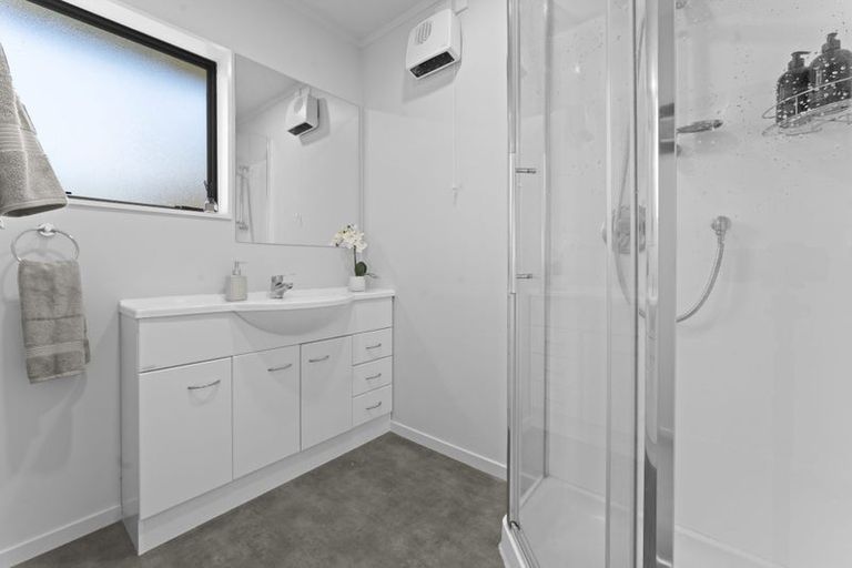 Photo of property in 74b Bradbury Road, Botany Downs, Auckland, 2010