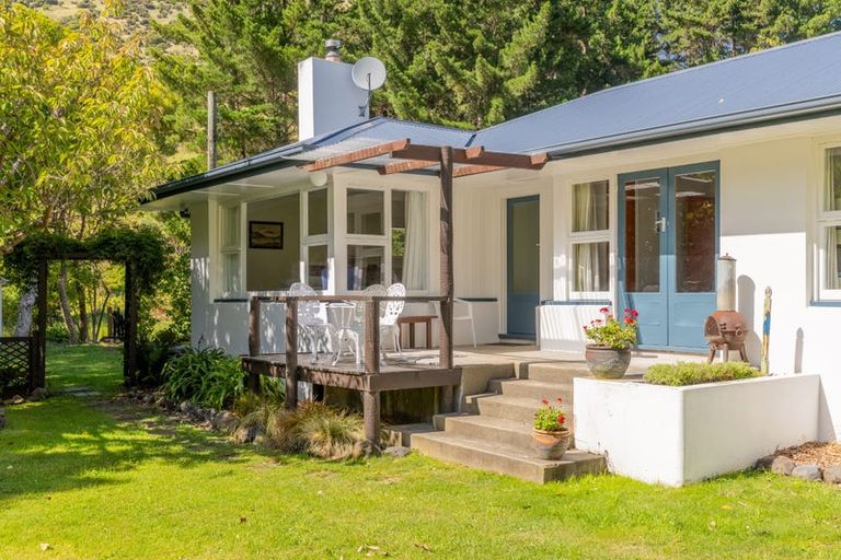 Photo of property in 15 Factory Road, Little Akaloa, 7583