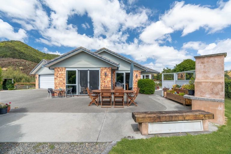 Photo of property in 21 Parker Road, Huntly, 3771