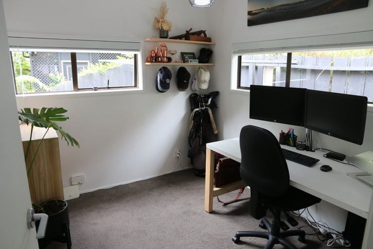 Photo of property in 2/17 Telephone Road, Birkenhead, Auckland, 0626