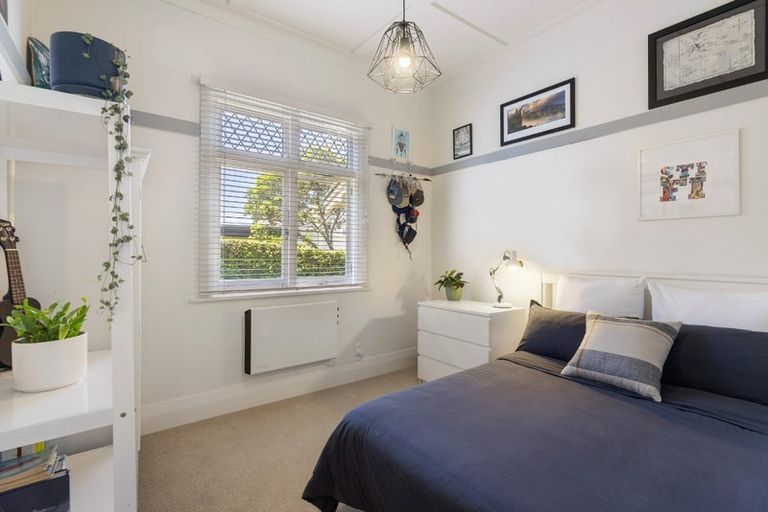 Photo of property in 19 Maritime Terrace, Birkenhead, Auckland, 0626