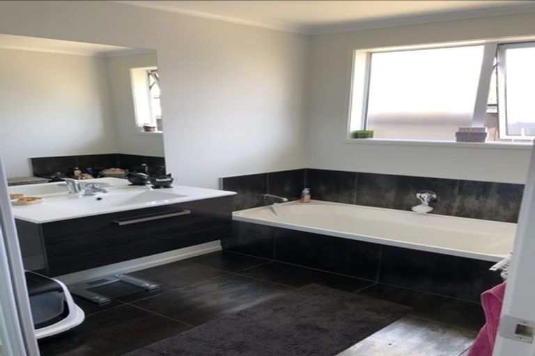 Photo of property in 64 Puhirake Crescent, Pyes Pa, Tauranga, 3112