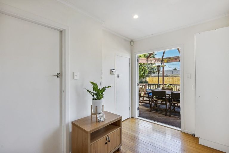 Photo of property in 15 Fraser Road, Papatoetoe, Auckland, 2025