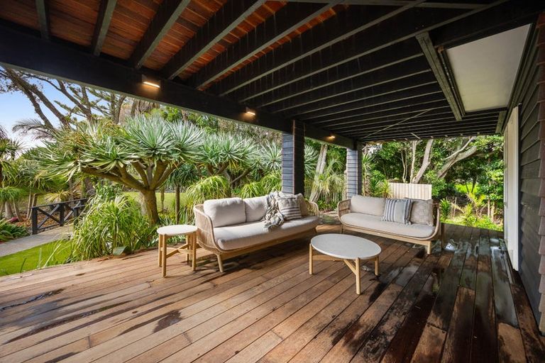 Photo of property in 47 Masterton Road, Rothesay Bay, Auckland, 0630