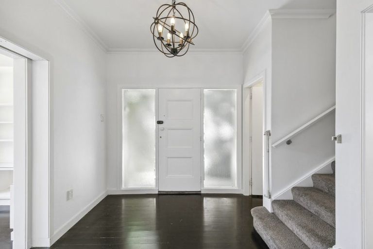 Photo of property in 11 Easdale Street, Kelburn, Wellington, 6012