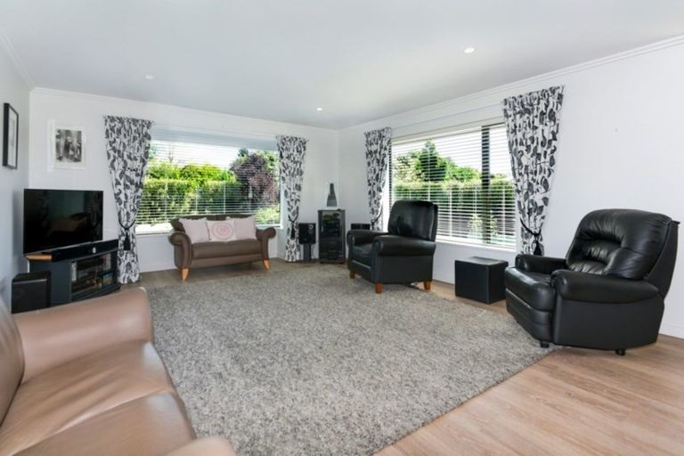 Photo of property in 5 Perrin Place, Darfield, 7510