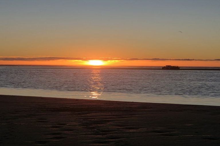Photo of property in 6 Roore Street, Foxton Beach, Foxton, 4815