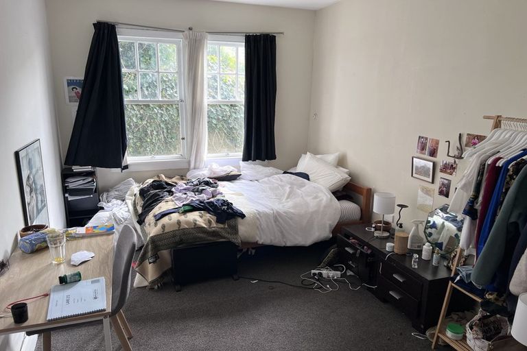 Photo of property in 76a Kelburn Parade, Kelburn, Wellington, 6012