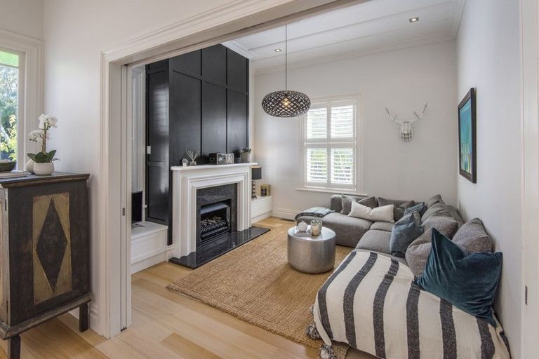 Photo of property in 7 Summer Street, Stanley Point, Auckland, 0624