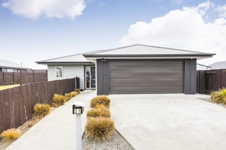 Photo of property in 21 Wescombe Grove, Feilding, 4702