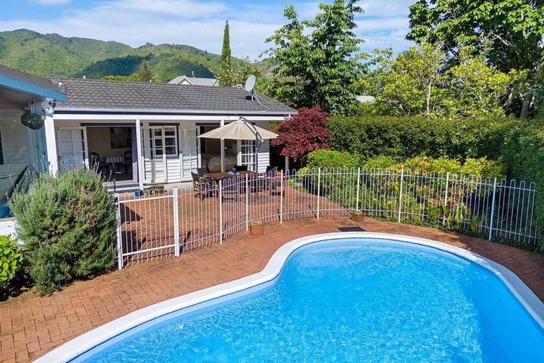 Photo of property in 430 Te Moana Road, Waikanae, 5036