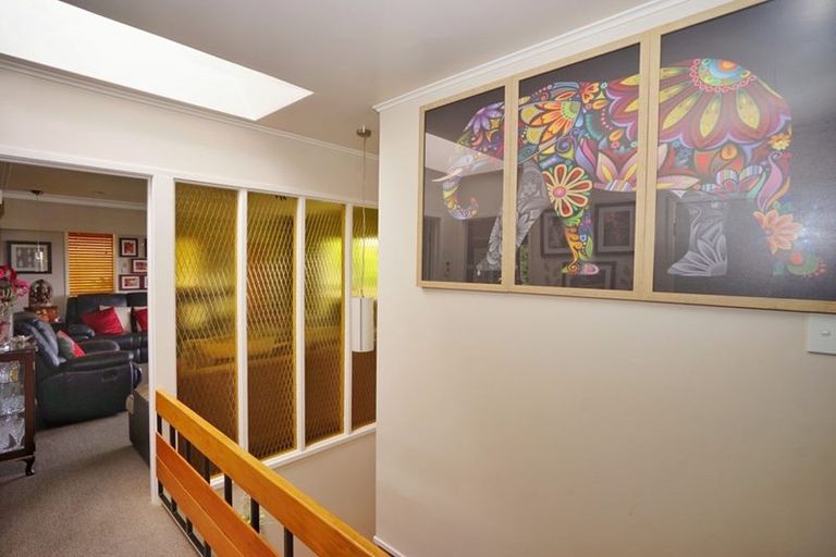 Photo of property in 17 Barlow Place, Chatswood, Auckland, 0626